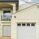 New Furnish, 3 Min Syd Airport, 1 Min Walk Beach