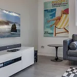 Explore Sydney From Stylish North Shore Apartment