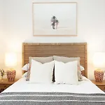 Modern And Cosy Inner West Apartment