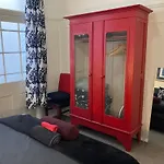 City Apartment Sleeping Up To 4 With Rooftop Terrace