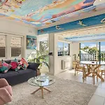 Harbourside Pad With Waterfront Views