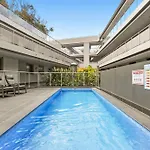 City 2 Bed 2 Bath Parking, Mins To Train And Cbd