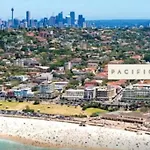 Pacific Chic Luxury Pad - Beachfront Aircon Lift
