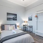 Tranquil Double Room - Next To Bus Station & Park & Chinatown - Shared Bathroom