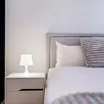Luxury 1Br Apt With Stunning City Skyline Views