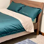 Spacious Private Room Minutes Away From Eastwood