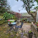 Discover Paddington - Charming 2-Bed House