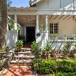 Spacious Garden Retreat-Opposite Centennial Park!