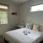 Discover Paddington - Charming 2-Bed House