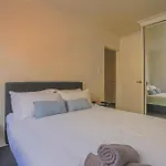 Stylish 2 Bedroom Apartment Chippendale