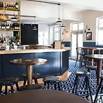 Blues Point Hotel