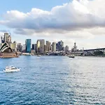 Panoramic Opera House & Harbour View