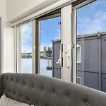 Panoramic Opera House & Harbour View