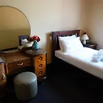 Sir Joseph Banks Hotel