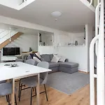 S203S - The Loft By Darling Harbour