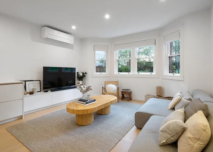 Modern Double Bay Apartment // 2 Min Walk To Beach