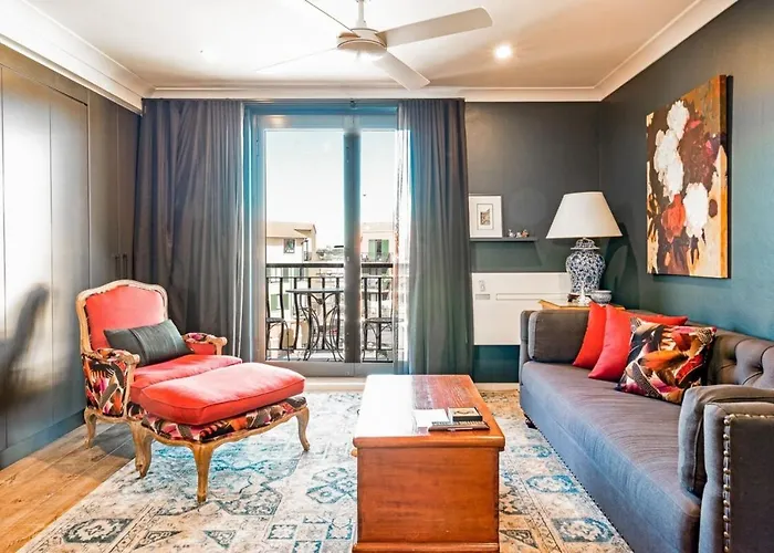 Modern 1 Bedroom Apartment In The Italian Forum