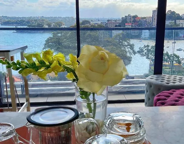 Luxurious 2 Bed Apartments Lavender Bay View