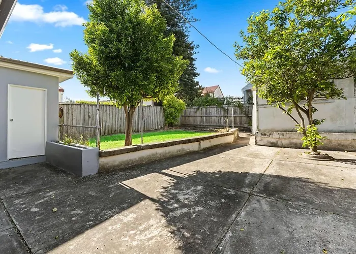 4 Bedroom House 500M To Drummoyne Bay Run