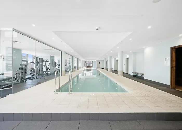 The Alexander Apartments - Harbour Views, Parking, Pool, 24Hr Concierge