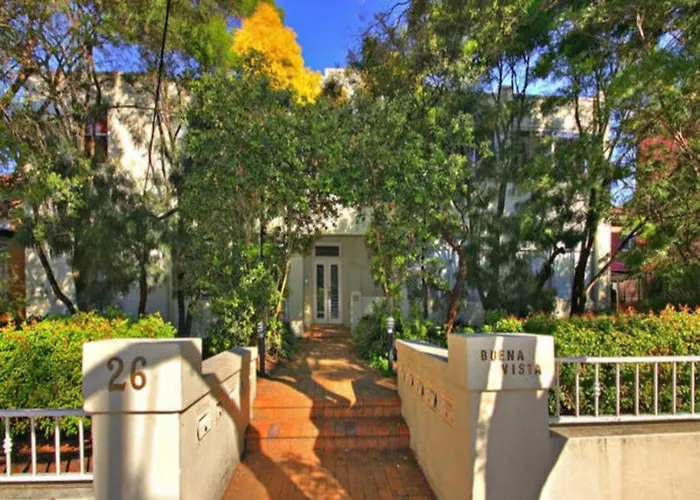 Premium Large Apartment With View To The Park