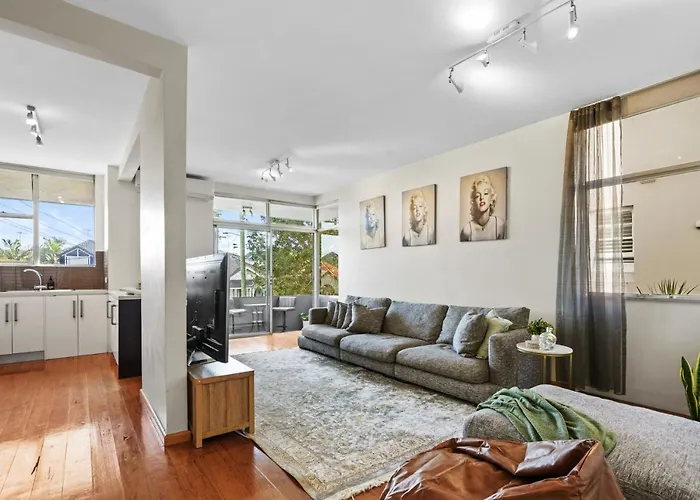Sunny Bondi Retreat: Beach & Culture Unite!