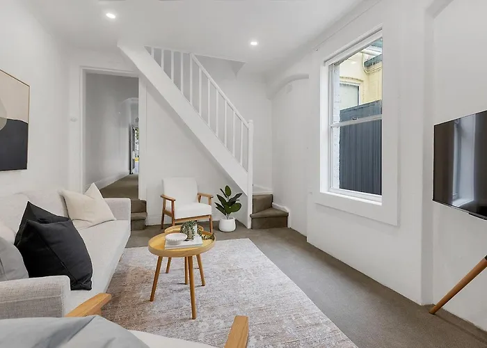 Chic 3-Br Terrace - Prime Location, Modern Comforts