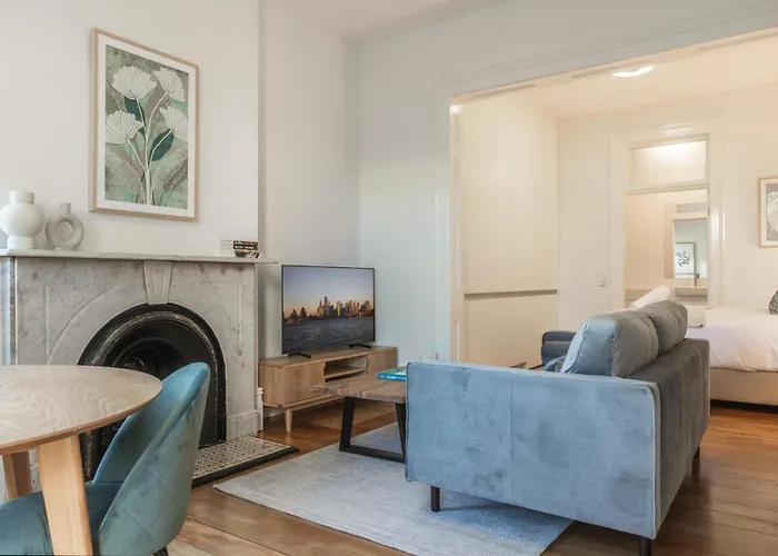 Modern 1-Bed Studio Near Tramsheds