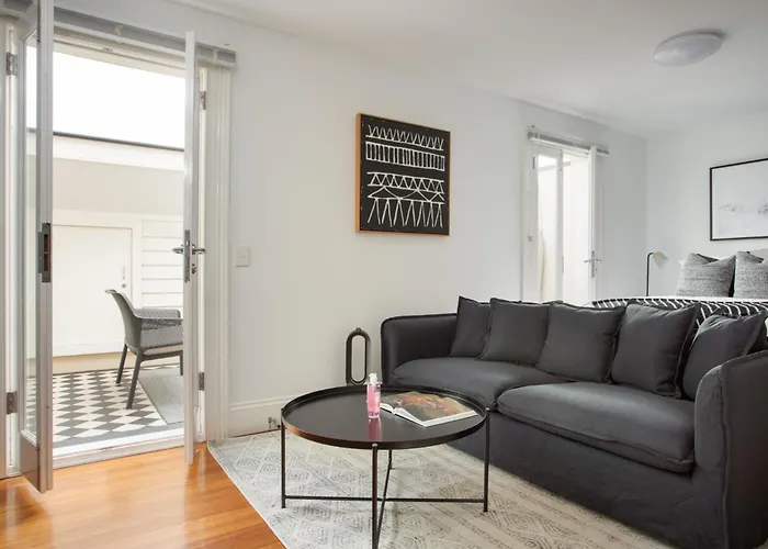 Stunning Studio With Alfresco Terrace Near Trains
