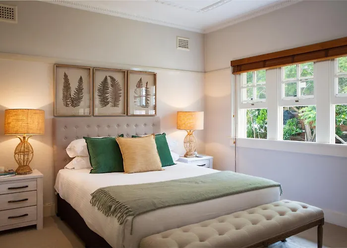 Chic Apartment With Sun Lounge Near Manly Beach