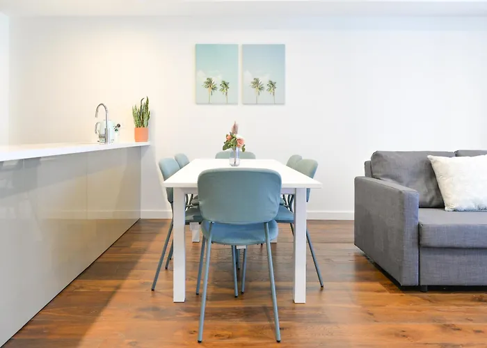 Sydney Cbd Modern 2 Bedroom Apartment