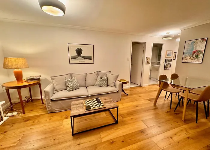 Expansive Views From Sydney 1 Bedroom Apartment