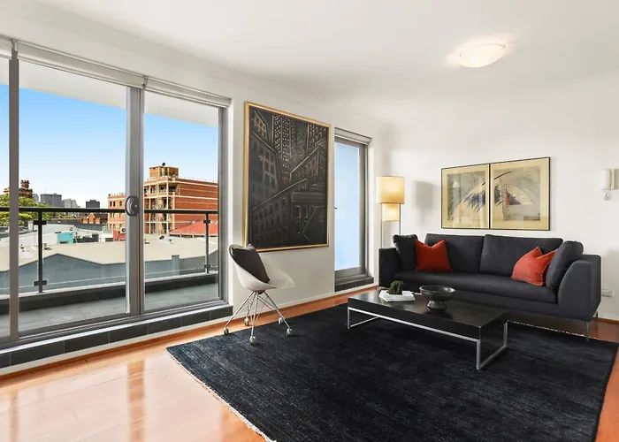 City 2 Bed 2 Bath Parking, Mins To Train And Cbd