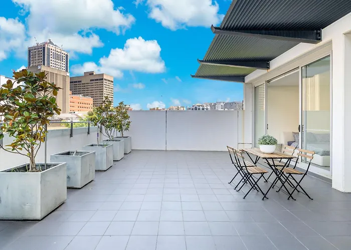 Luxury Oasis In Chinatown