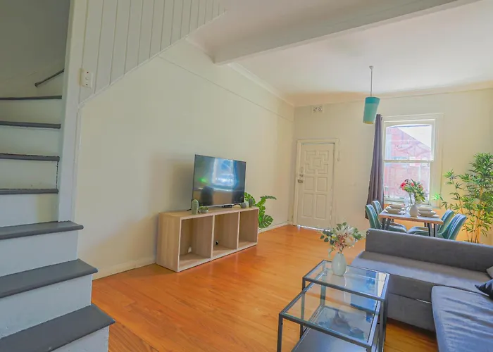 Best Choice 2 Bedroom House Woolloomooloo