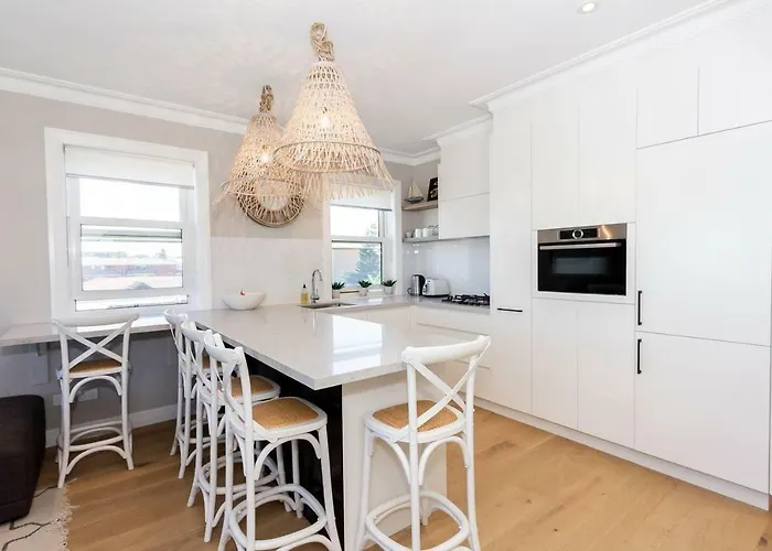 Bondi Breeze-Hosted By:L\'Abode Accommodation