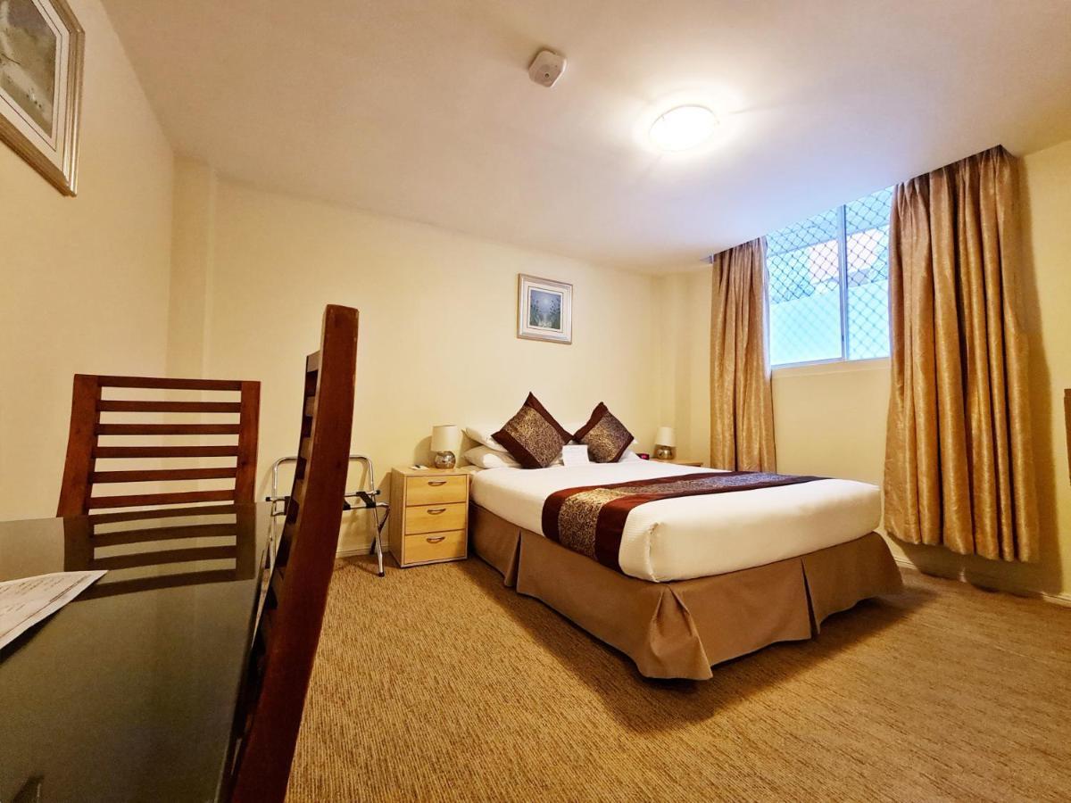 Twin Towers Hotel Sydney