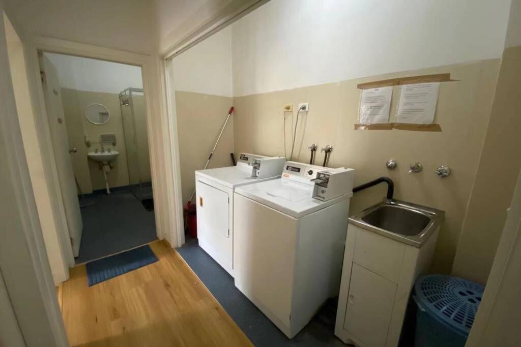 Fully Furnished And Best Price Around! Pur Guest house Sydney