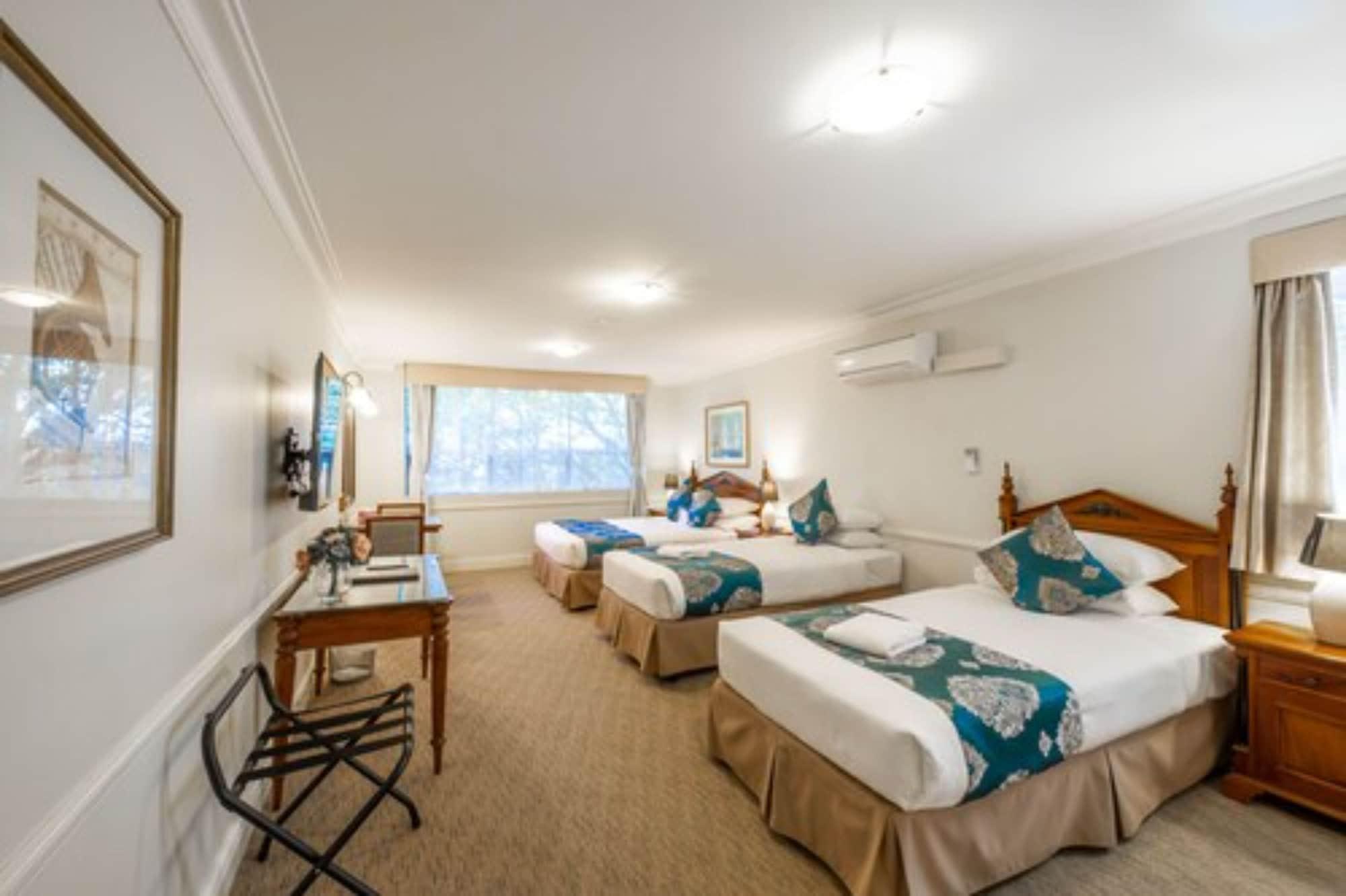 Twin Towers 4* Sydney