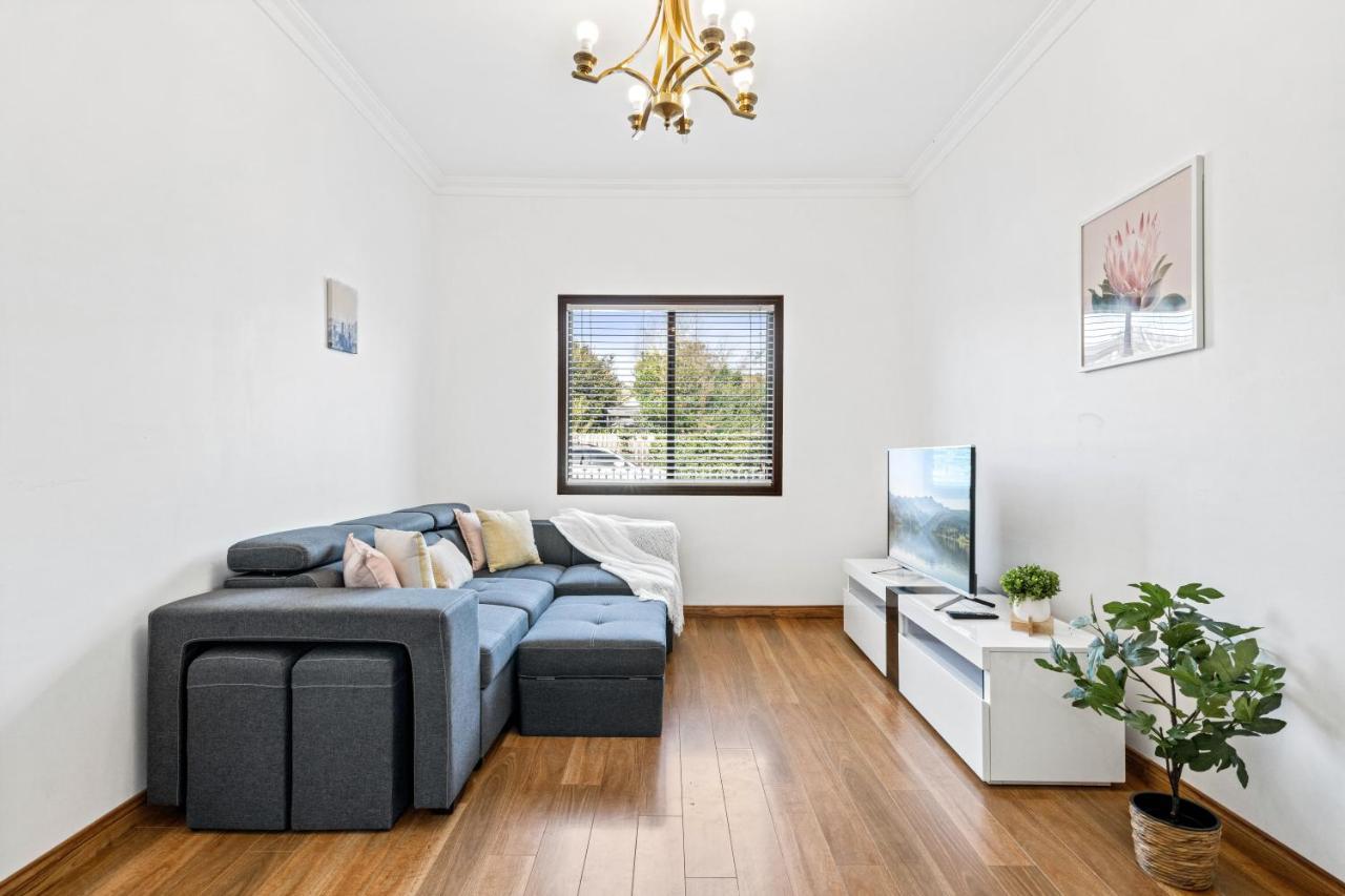 Big And Comfortable 3 Bedrooms Holiday home Sydney