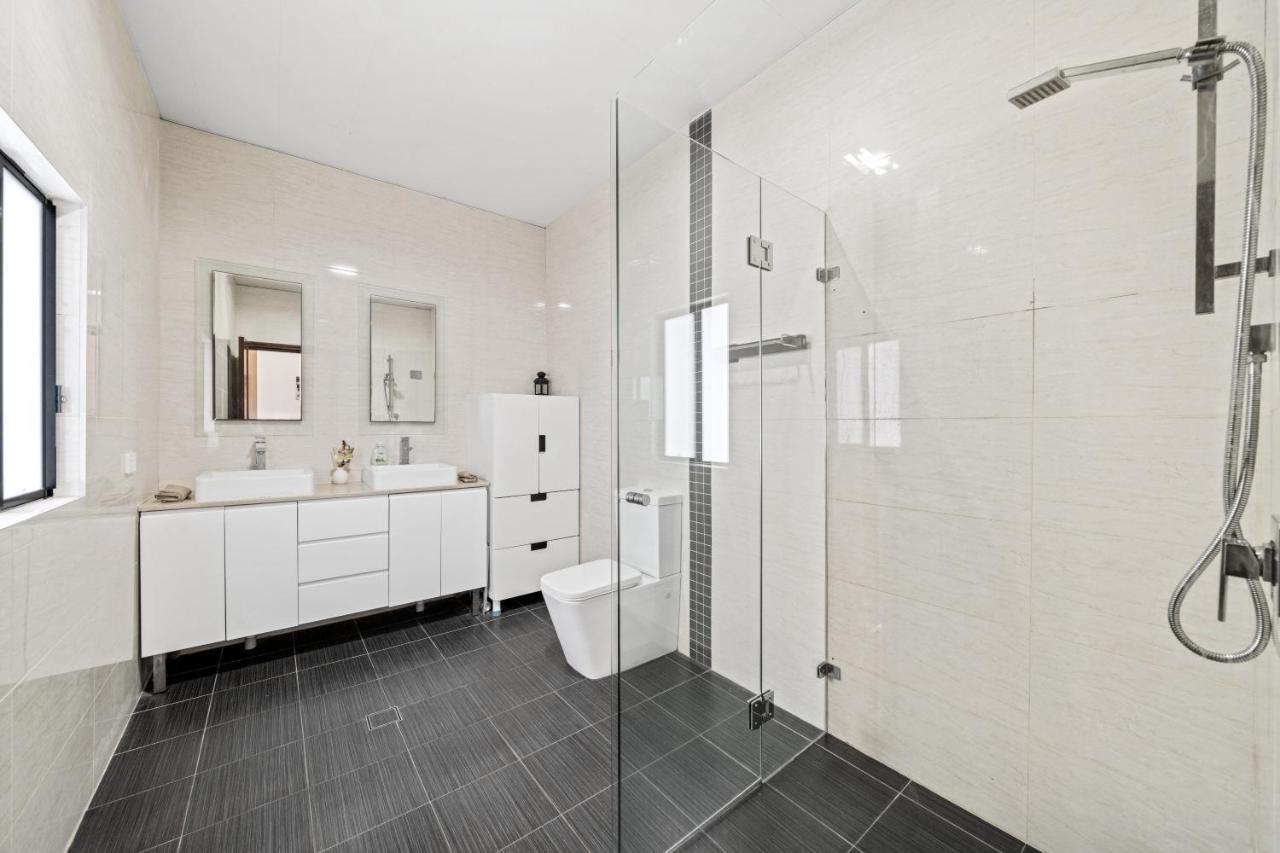 Big And Comfortable 3 Bedrooms Holiday home Sydney