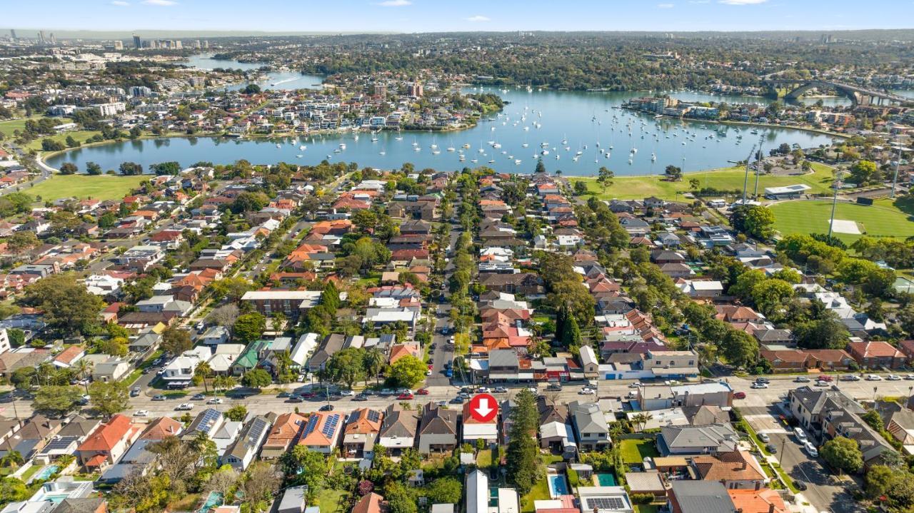 4 Bedroom House 500m To Drummoyne Bay Run Sydney