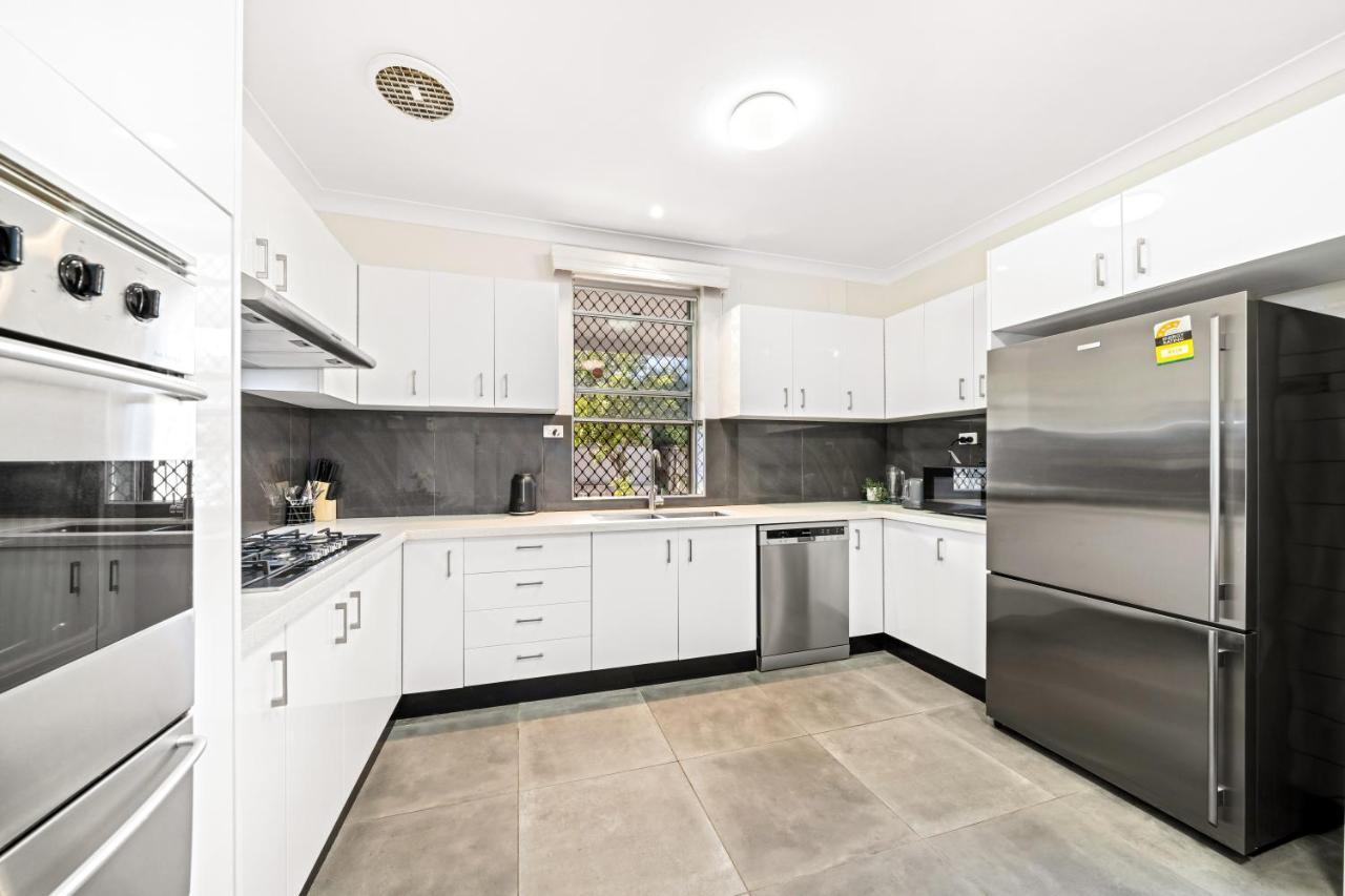 4 Bedroom House 500m To Drummoyne Bay Run * Sydney