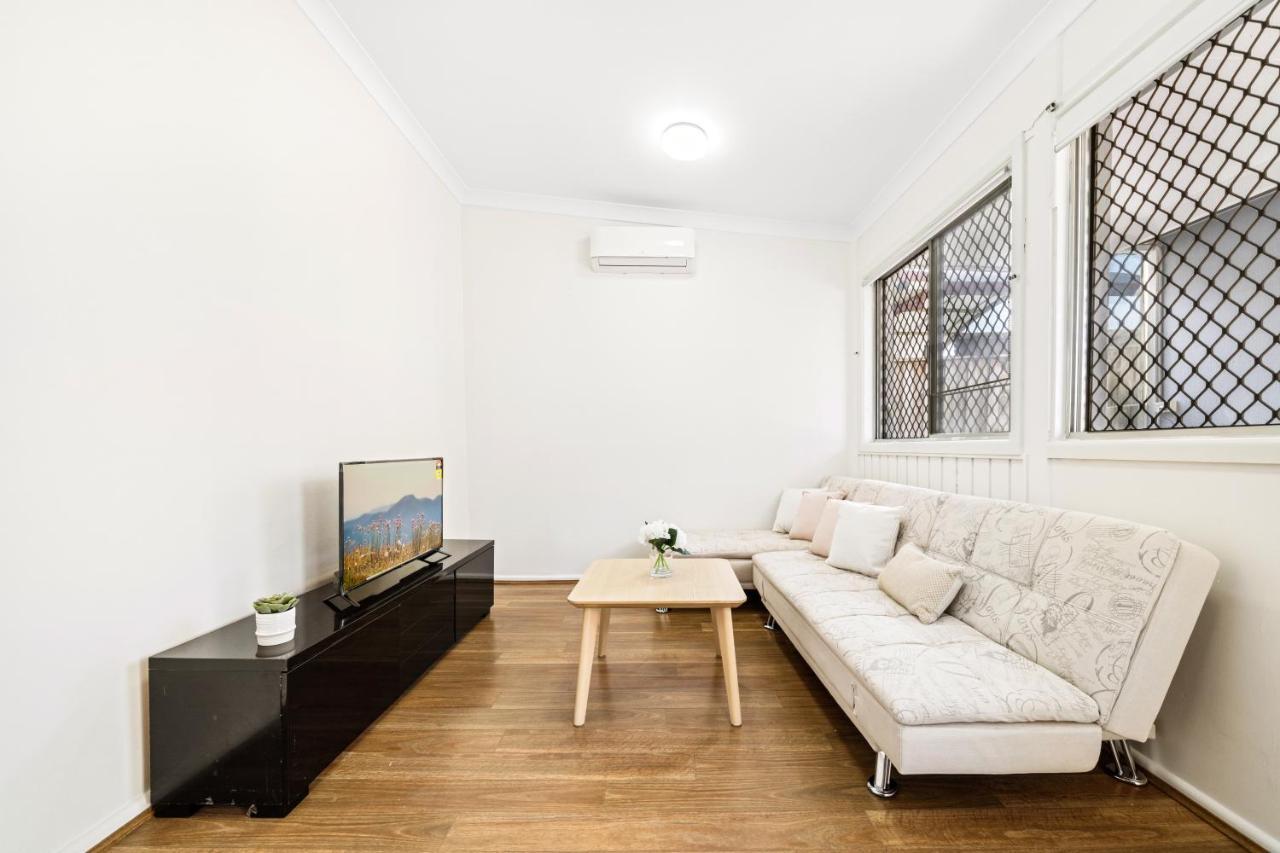 4 Bedroom House 500m To Drummoyne Bay Run