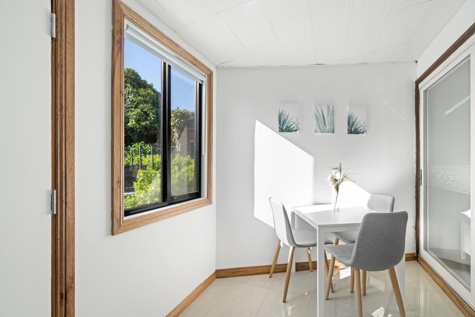 Spacious 1 Bedroom With Free Parking Ferienhaus