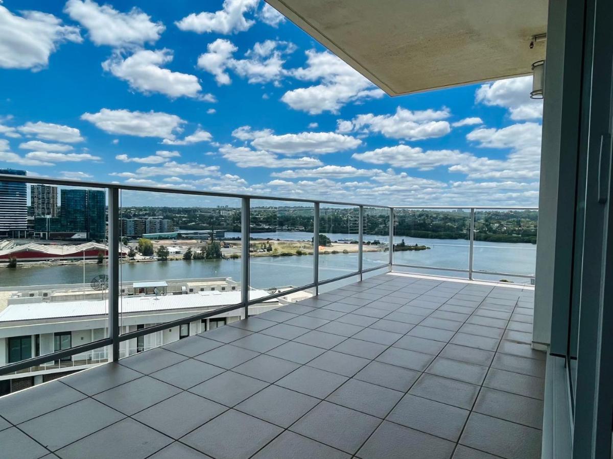 High-level Water View * Sydney