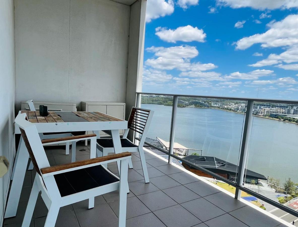 High-level Water View * Sydney