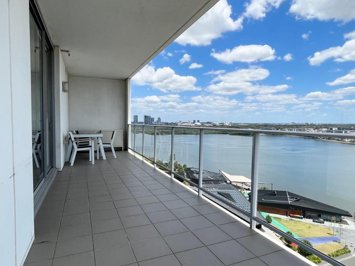 High-level Water View * Sydney