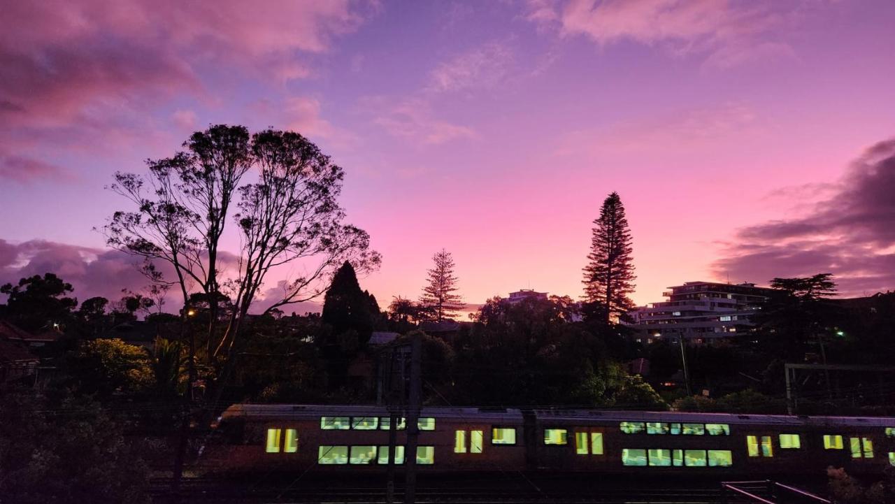 Bright And Beautiful In Burwood Apartment *