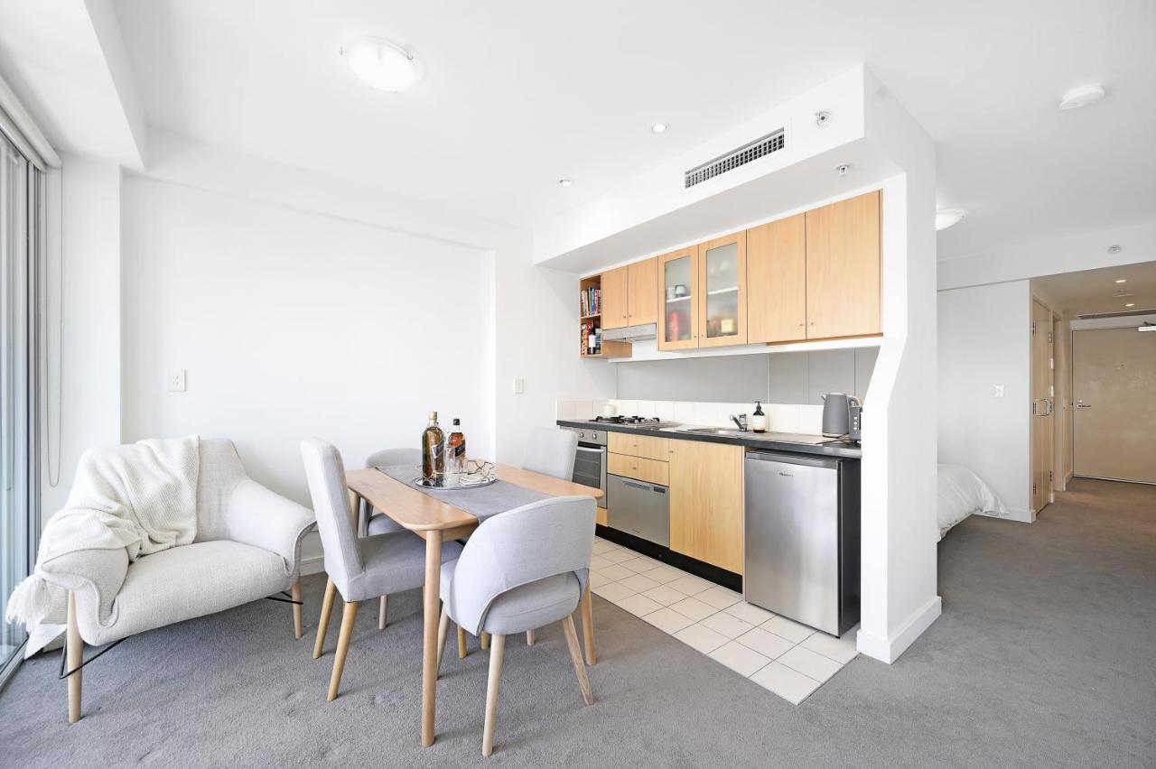 The Alexander - Harbour Views, Parking, Pool, 24hr Concierge Apartment Sydney